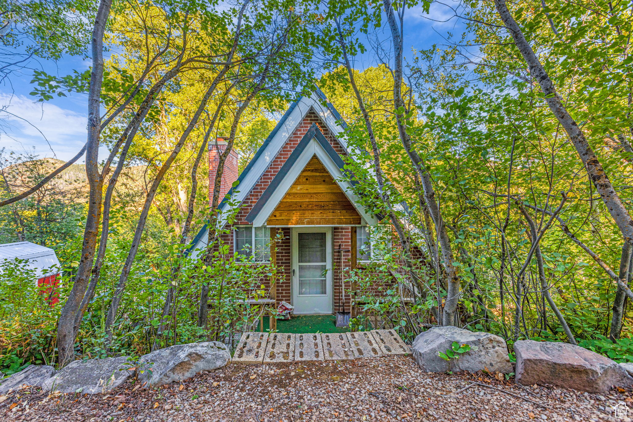 HIDDEN LAKES - Residential