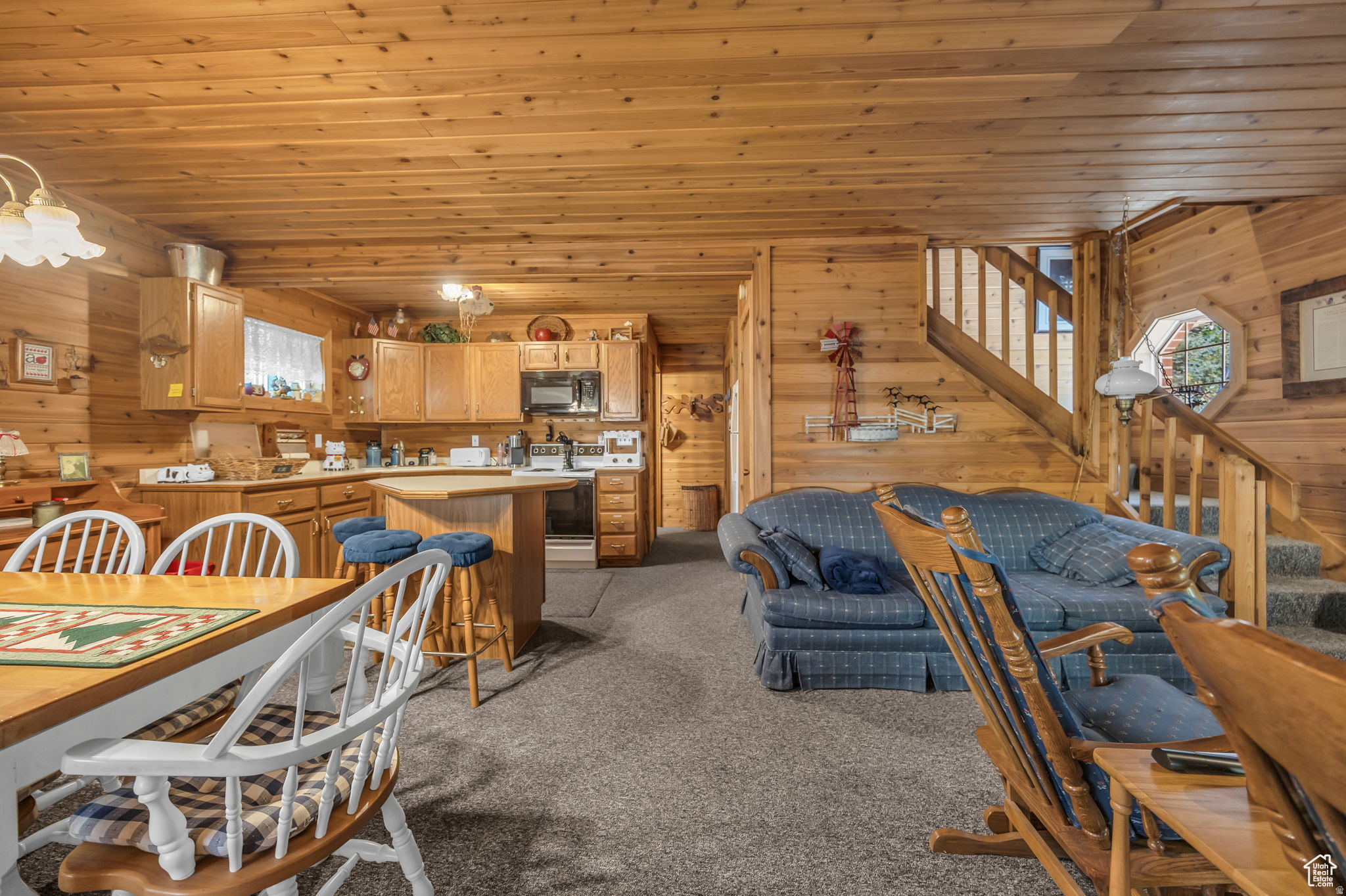 HIDDEN LAKES - Residential