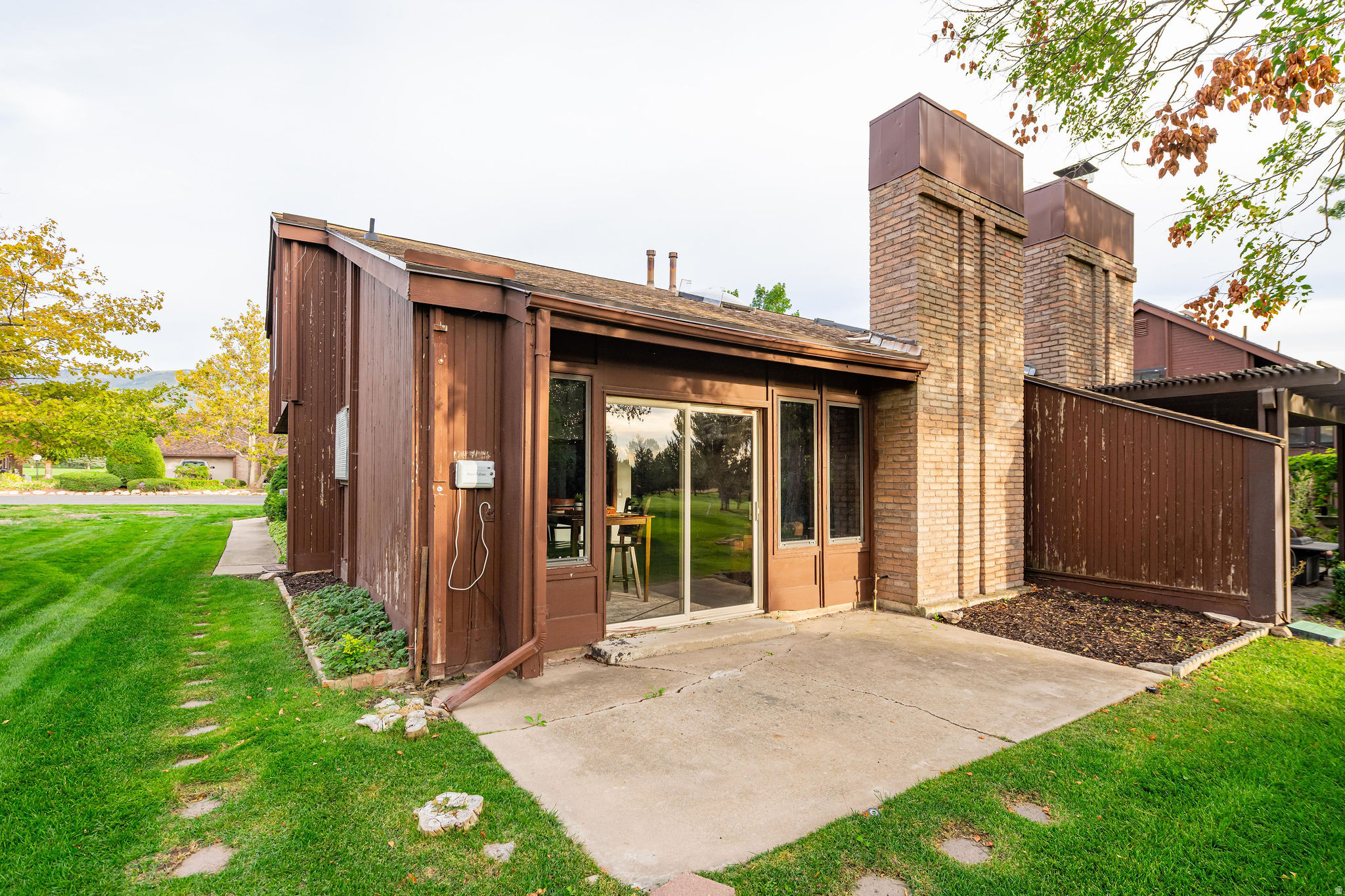 WHITE BARN - Residential Income