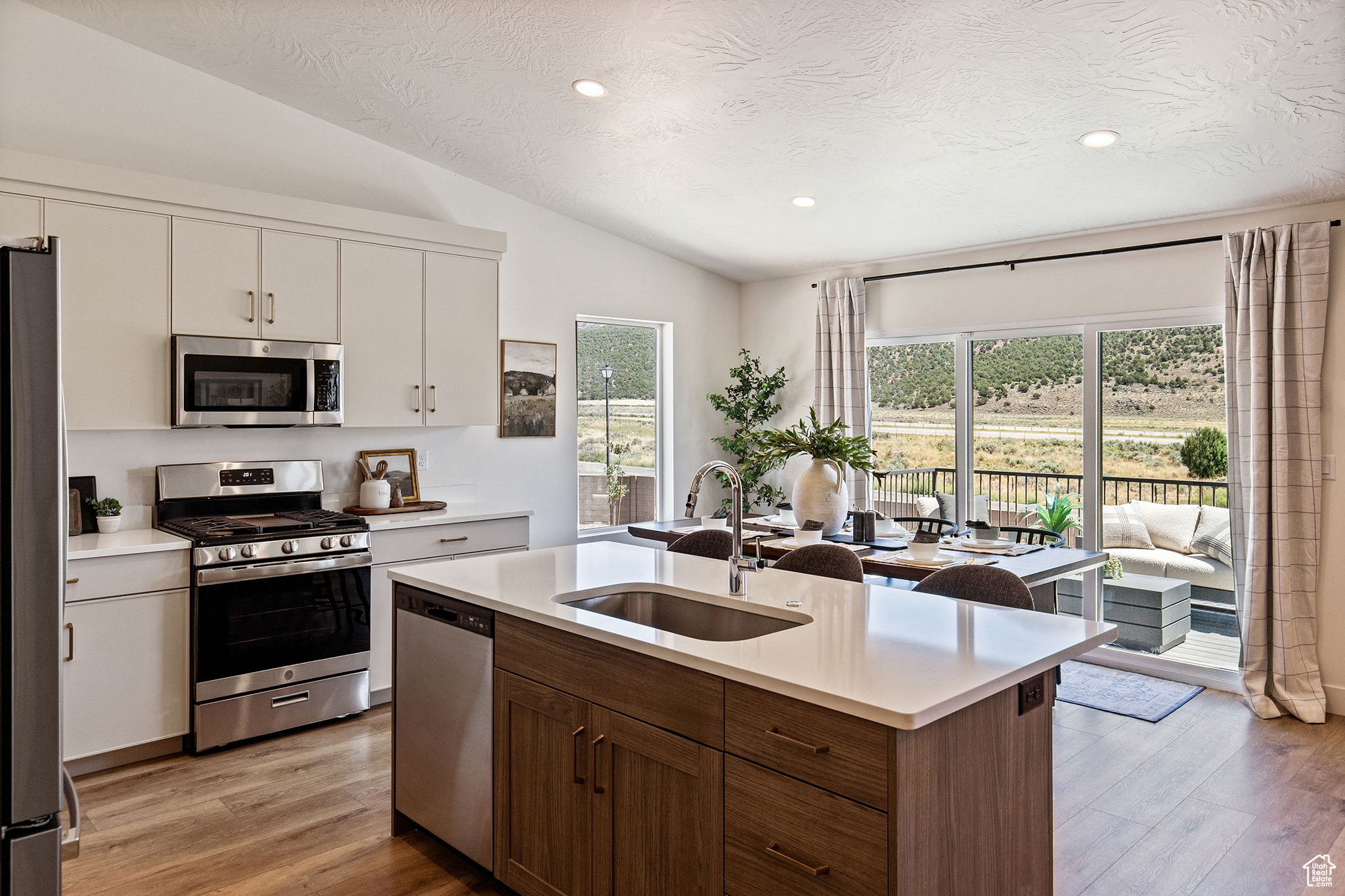 BLACK SAGE - Residential