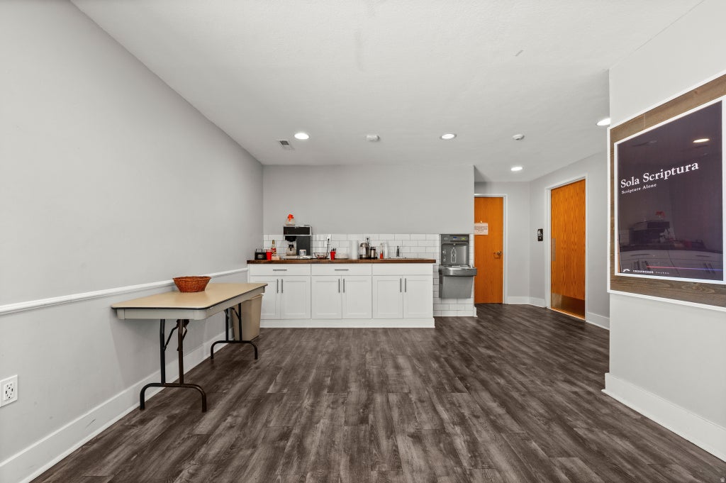 Photo of 166 E 10600 S, Sandy, UT 84070 (MLS # 2185153)
