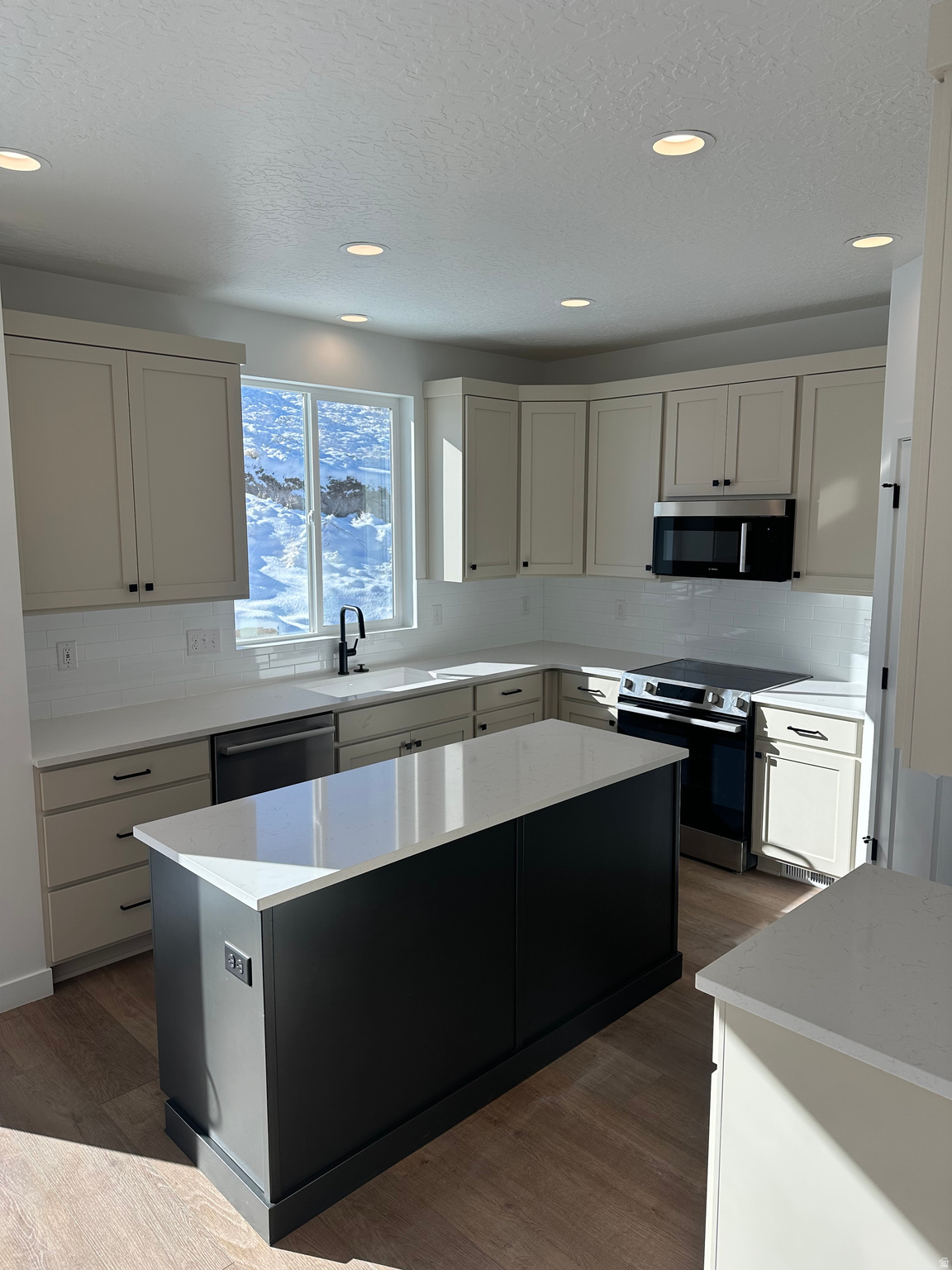 HIDDEN HOLLOW - Residential