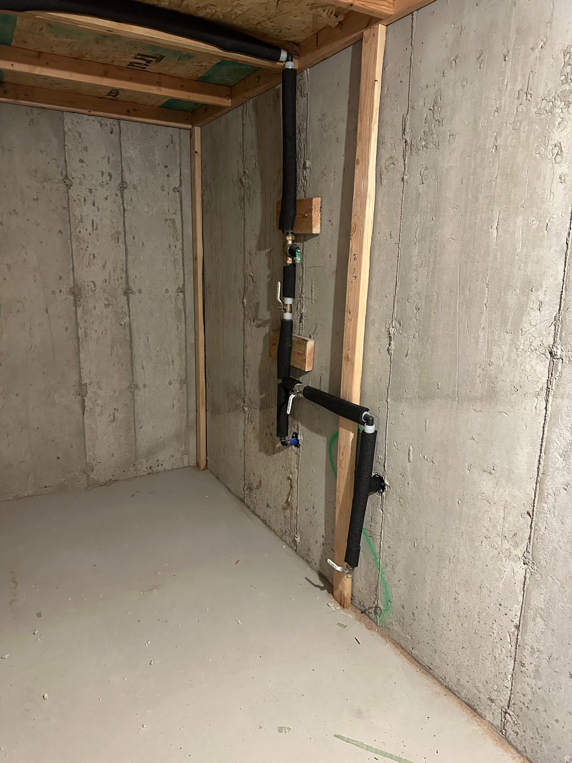 HIDDEN HOLLOW - Residential