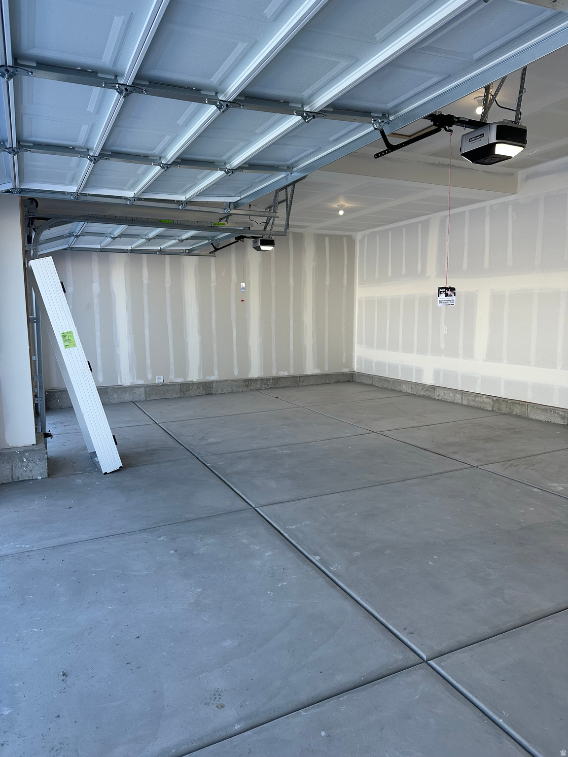 HIDDEN HOLLOW - Residential