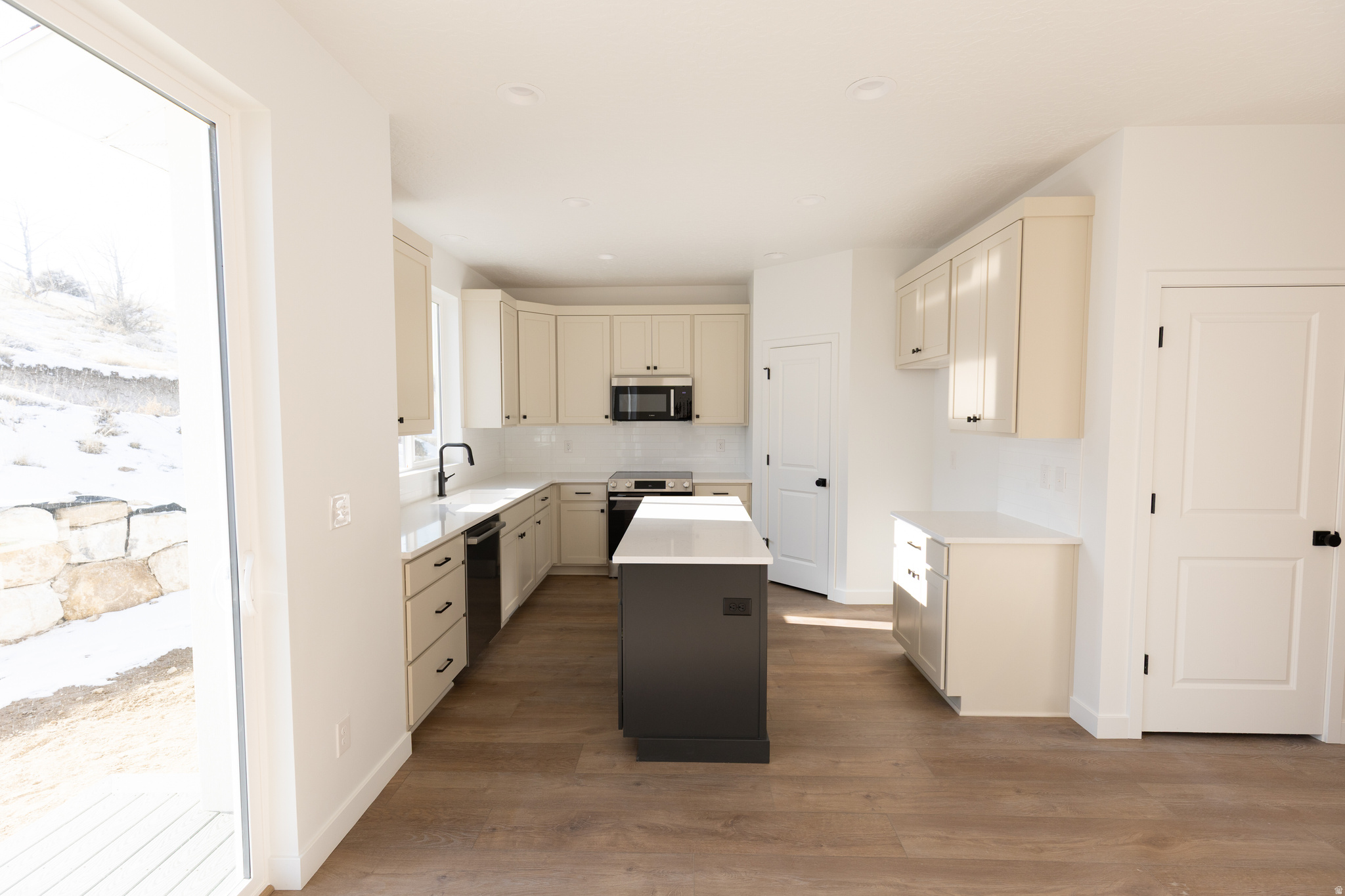 HIDDEN HOLLOW - Residential