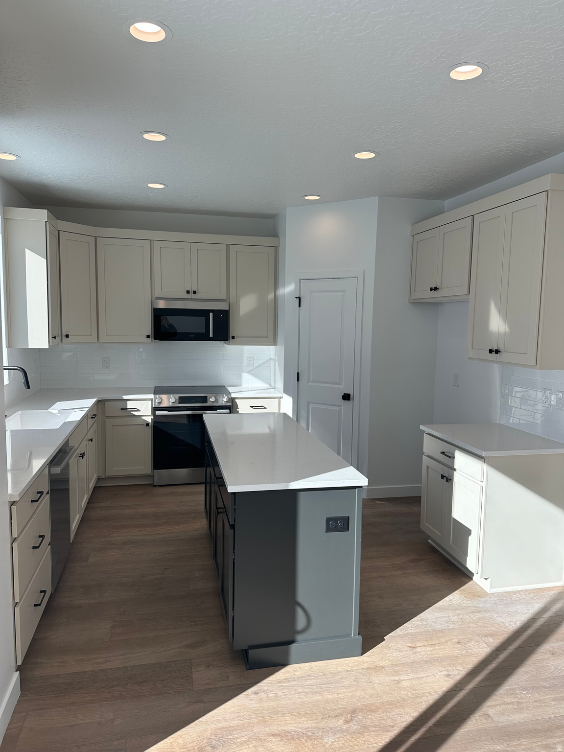 HIDDEN HOLLOW - Residential