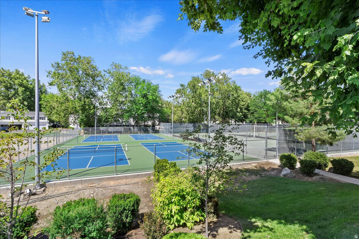 LEXINGTON VILLAGE AT OLD FARM - Residential