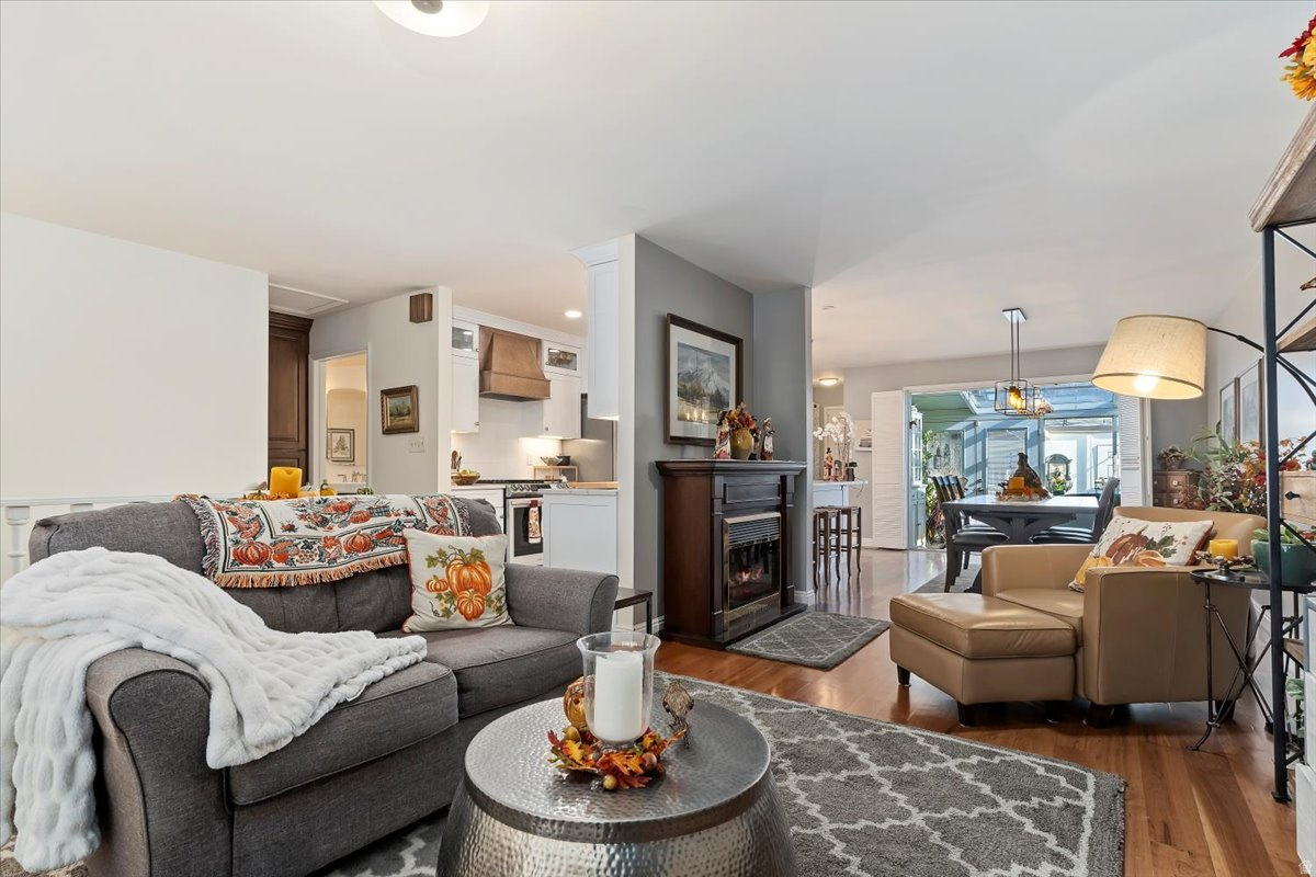 LEXINGTON VILLAGE AT OLD FARM - Residential