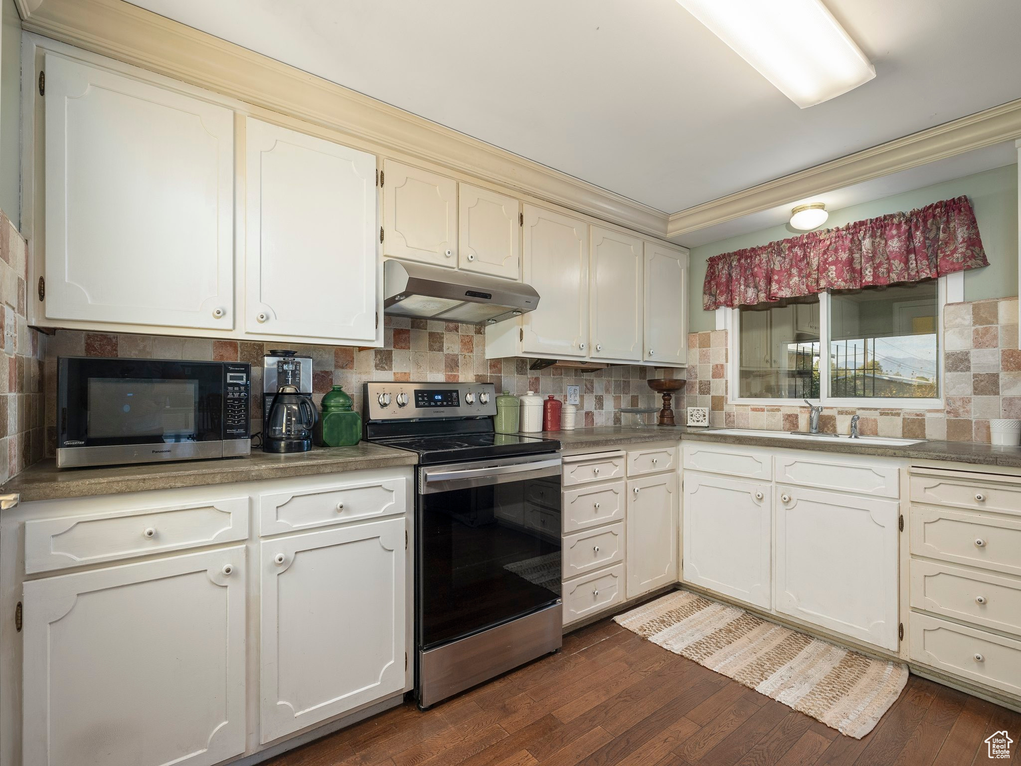 Millcreek, Utah 84107, United States, 3 Bedrooms Bedrooms, ,1 BathroomBathrooms,Residential,Pending,39073