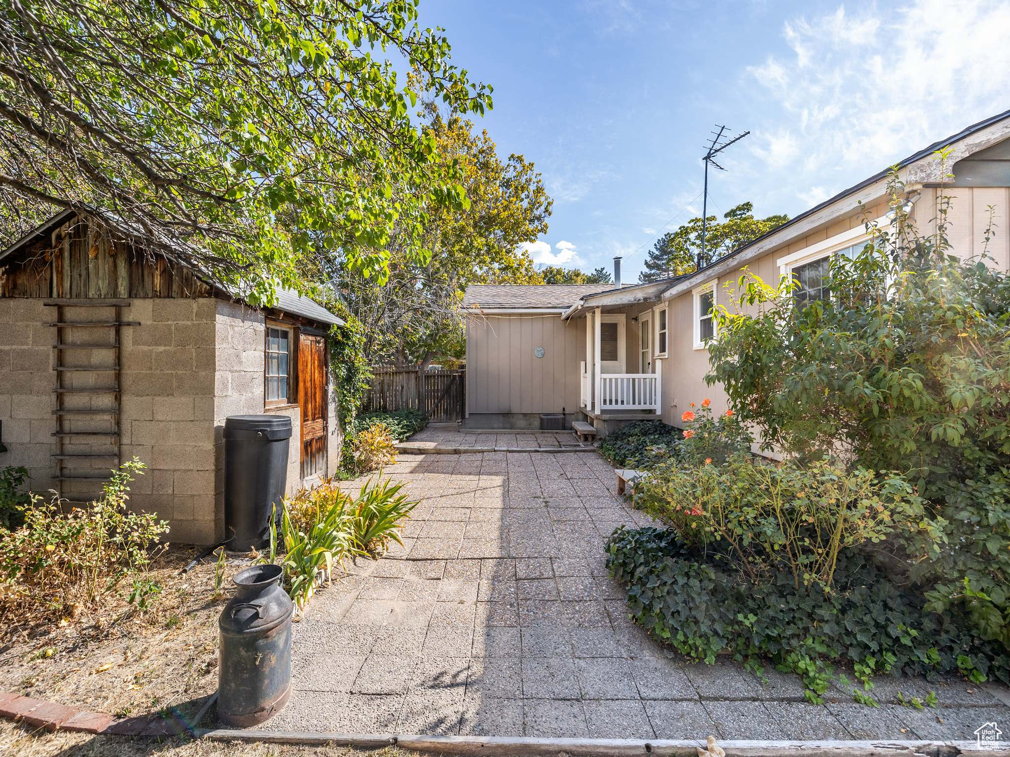 Millcreek, Utah 84107, United States, 3 Bedrooms Bedrooms, ,1 BathroomBathrooms,Residential,Pending,39073