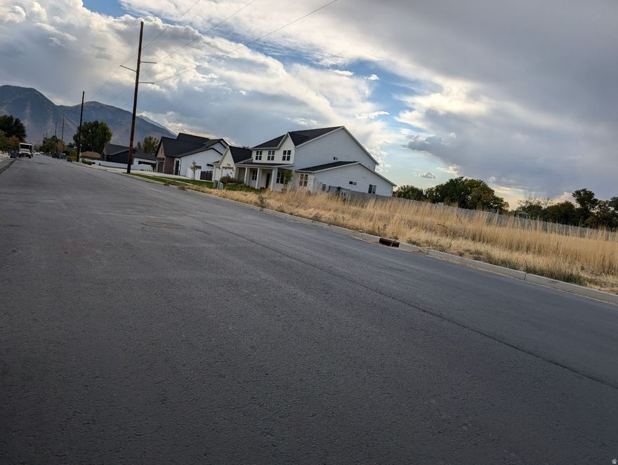 Come build your dream home on this full one acre horse property. Flat terrain with basements possible in a newly developed neighborhood