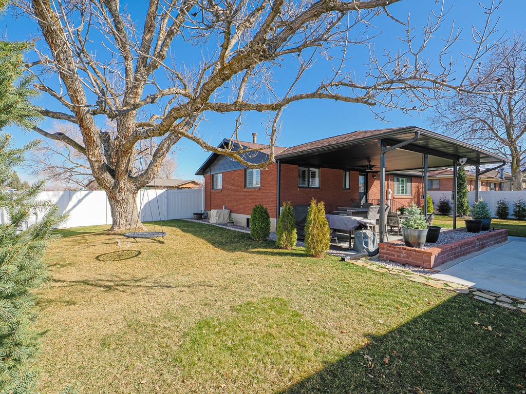 Photo of 1048 E 5235 S, Salt Lake City, UT 84117 (MLS # 2141465)