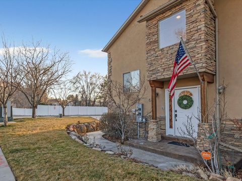 Townhouse For Sale - 687 E Orchard Vista Ct<br/> Midvale, UT 84047