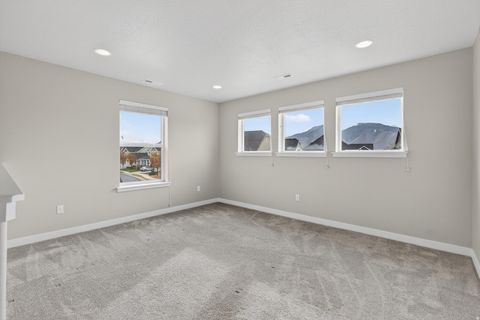 Tiny photo for 2216 W SILVER LEAF DR #35, Mapleton, UT 84664 (MLS # 2120698)