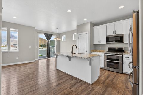 Tiny photo for 2216 W SILVER LEAF DR #35, Mapleton, UT 84664 (MLS # 2120698)