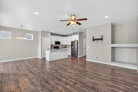 Tiny photo for 2216 W SILVER LEAF DR #35, Mapleton, UT 84664 (MLS # 2120698)