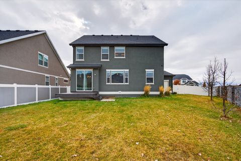 Tiny photo for 2216 W SILVER LEAF DR #35, Mapleton, UT 84664 (MLS # 2120698)