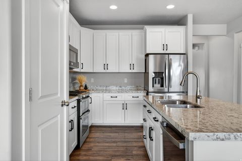 Tiny photo for 2216 W SILVER LEAF DR #35, Mapleton, UT 84664 (MLS # 2120698)