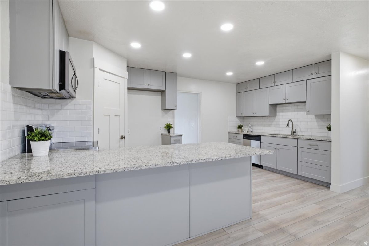 ROSE GARDEN ESTATES - Residential