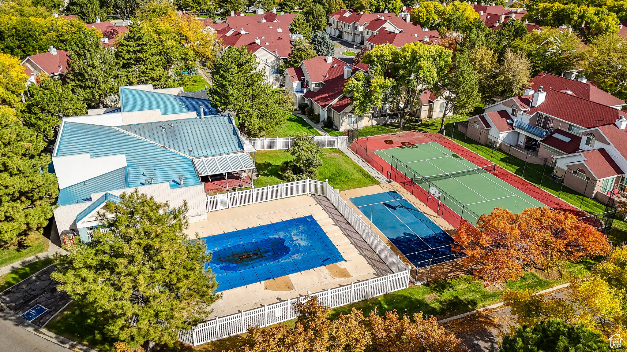 CROSSPOINTE - Residential