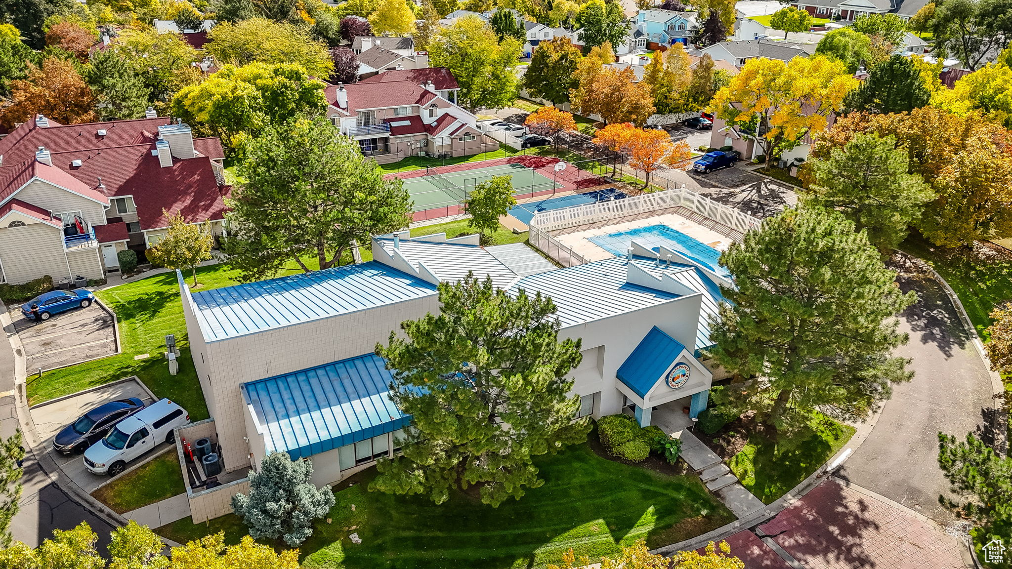 CROSSPOINTE - Residential