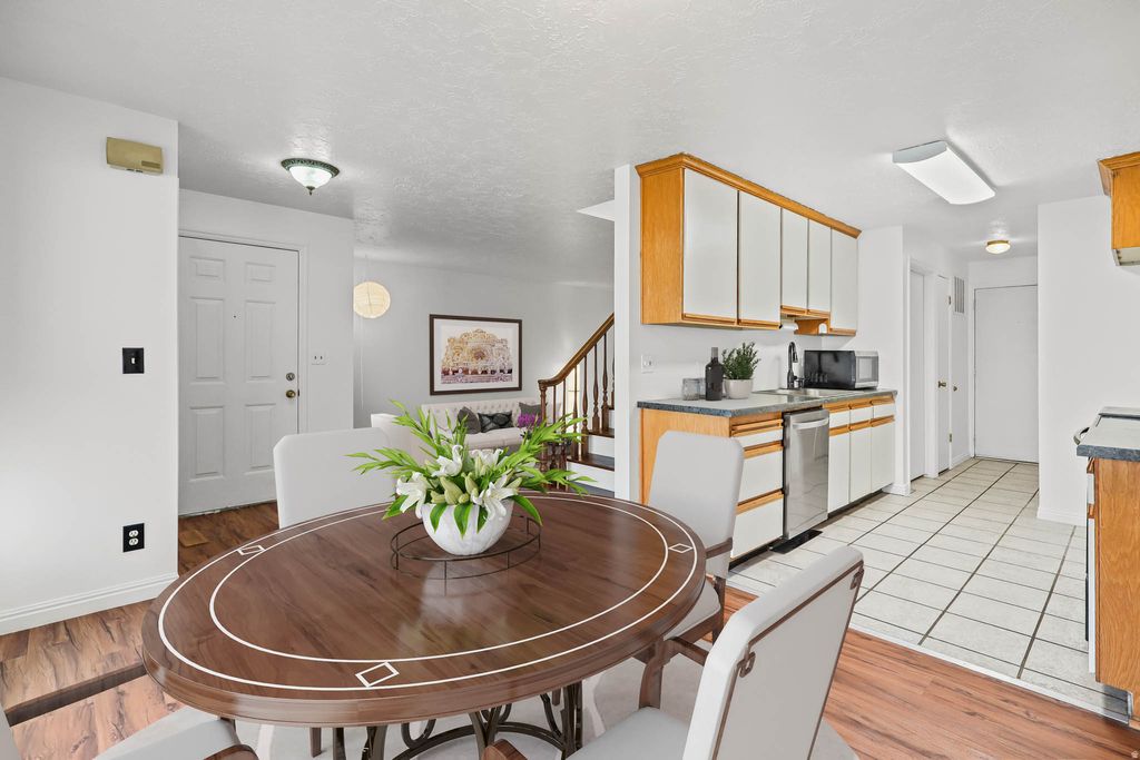 Photo of 269 W PARK LN, Centerville, UT 84014 (MLS # 2127259)