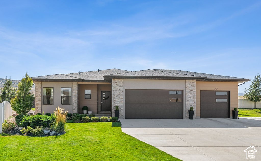 Photo of 1727 W PACKSADDLE CIR, Bluffdale, UT 84065 (MLS # 2189146)