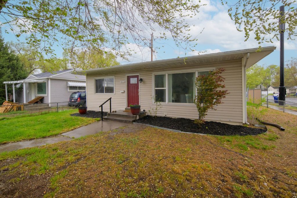 Photo of 1011 S EMERY ST W, Salt Lake City, UT 84104 (MLS # 2147960)