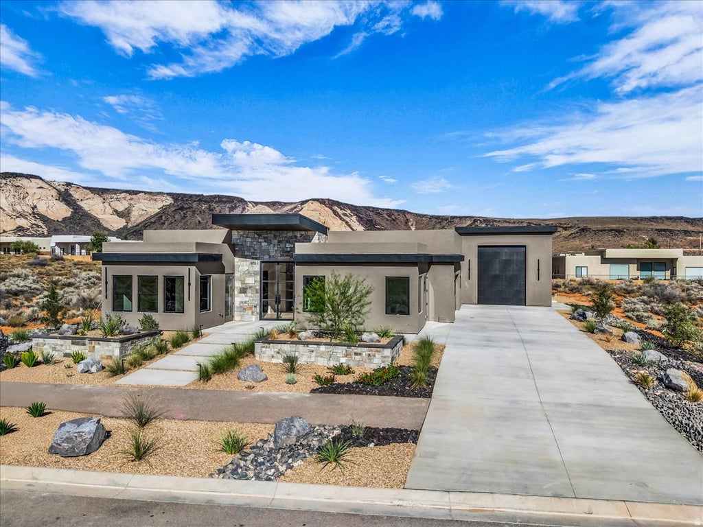 Photo of 5414 JOHNSON ARCH Dr, Saint George, UT 84770 (MLS # 2183893)