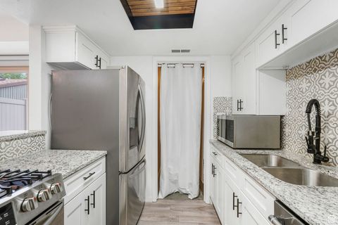 Tiny photo for 5508 S WILLOW LN E, Salt Lake City, UT 84107 (MLS # 2104043)