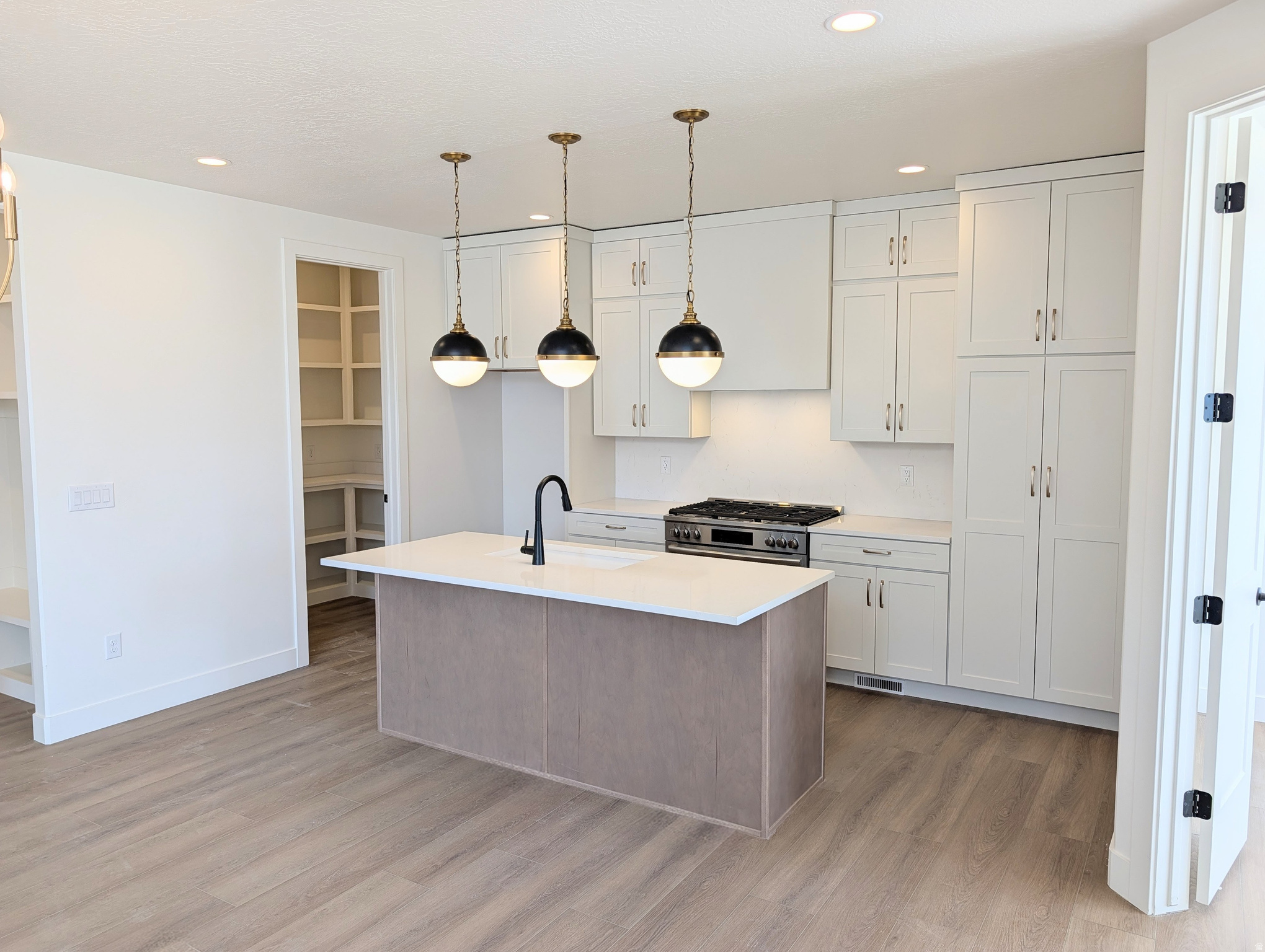 DAYBREAK - Residential