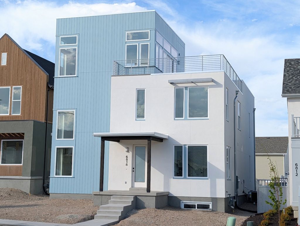 Photo of 6818 W SOUTH JORDAN PKWY S #470, South Jordan, UT 84009 (MLS # 2150630)