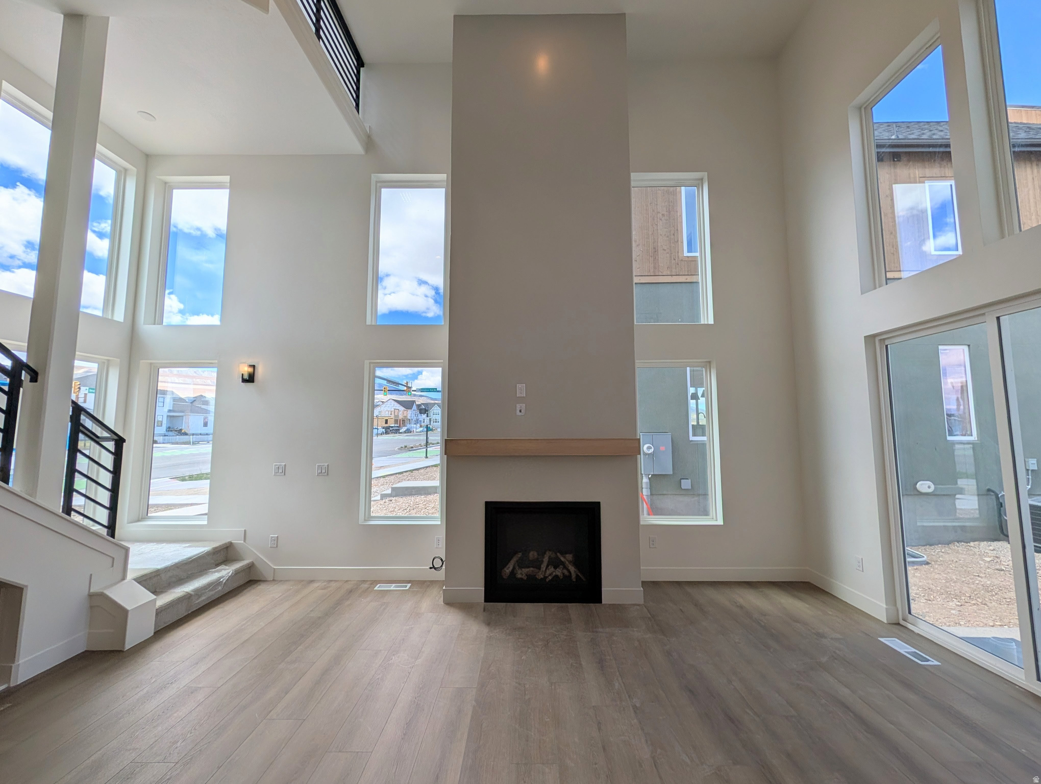 DAYBREAK - Residential