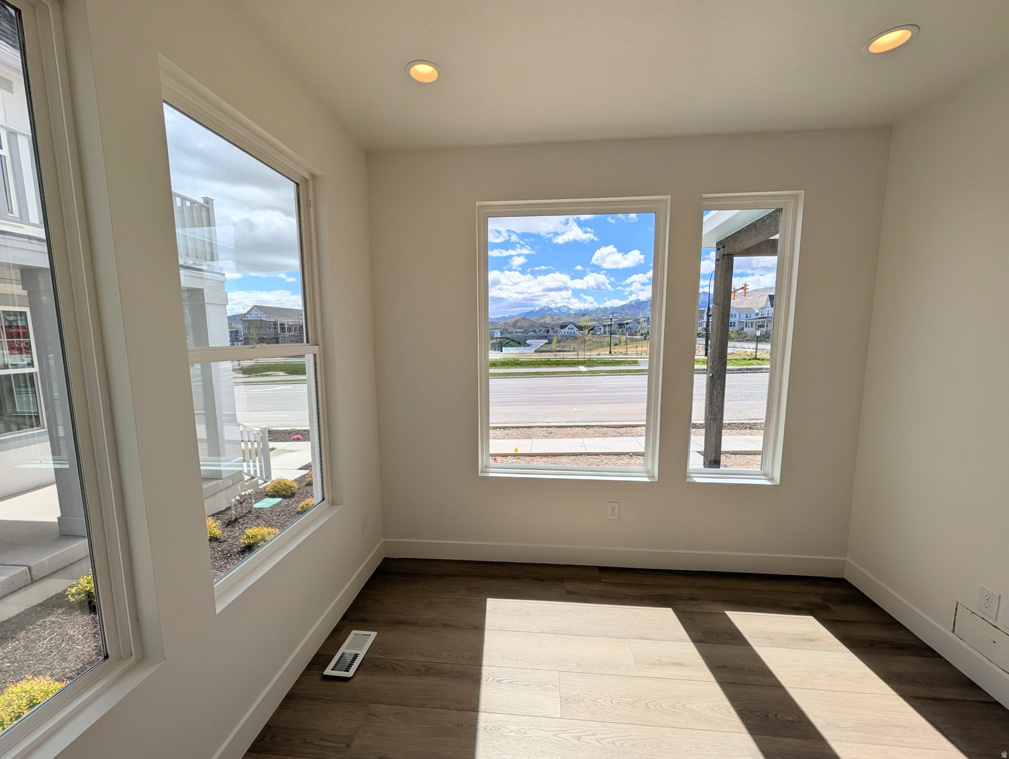 DAYBREAK - Residential