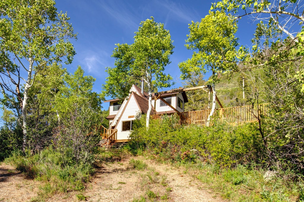 Photo of 3948 BEAVER CREEK RD, Kamas, UT 84036 (MLS # 2165538)