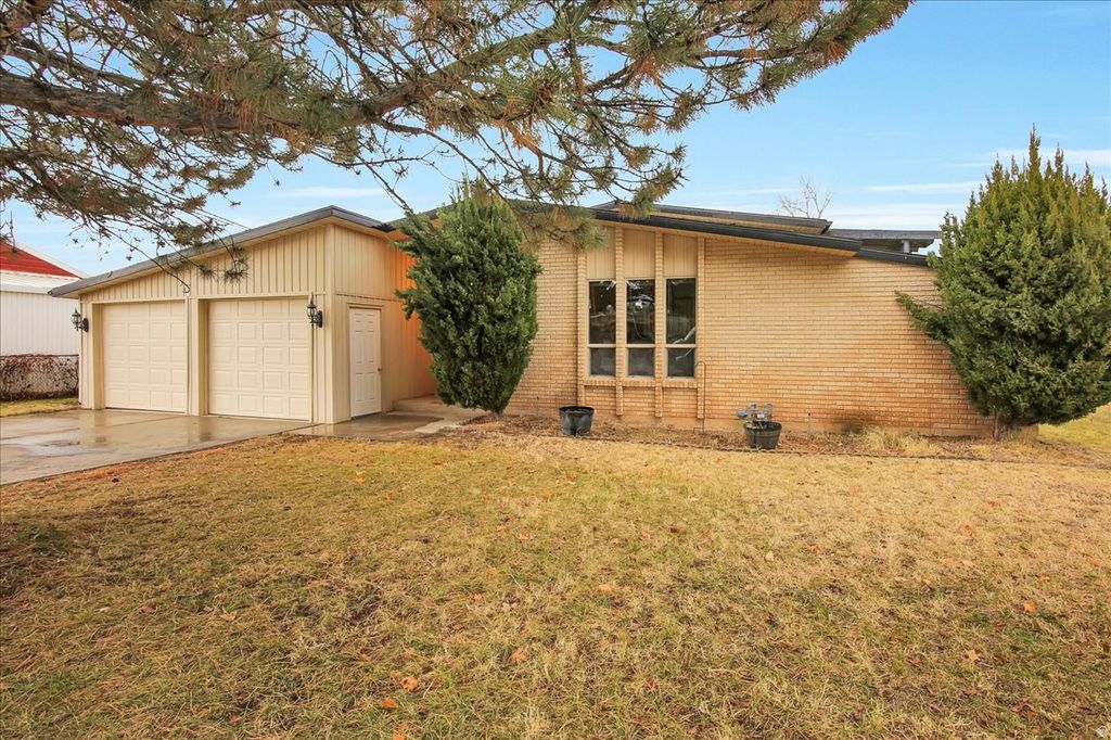 Photo of 480 W 5050 S, Washington Terrace, UT 84405 (MLS # 2124032)