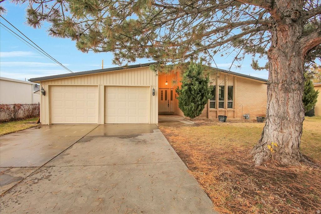 Photo of 480 W 5050 S, Washington Terrace, UT 84405 (MLS # 2124032)