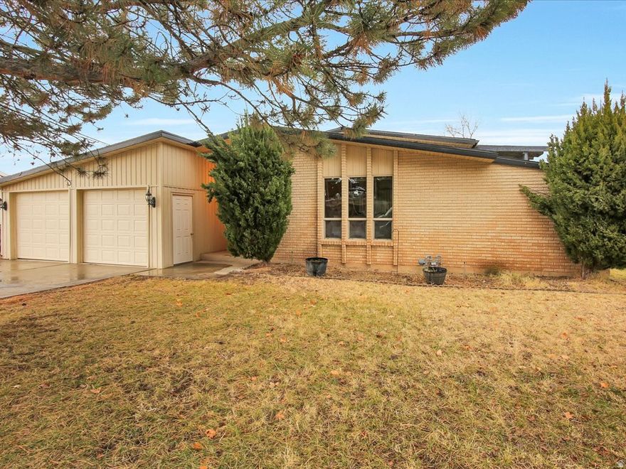 Don't miss this Washington Terrace 3-bed, 1.75-bath multi-level fixer-upper! With some work and vision, you can unlock great equity and make it your own.  Square footage figures are provided as a courtesy estimate only and were obtained from county records.  Buyer is advised to obtain an independent measurement.