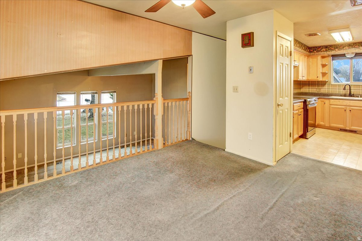 HILLSIDE MANOR - Residential