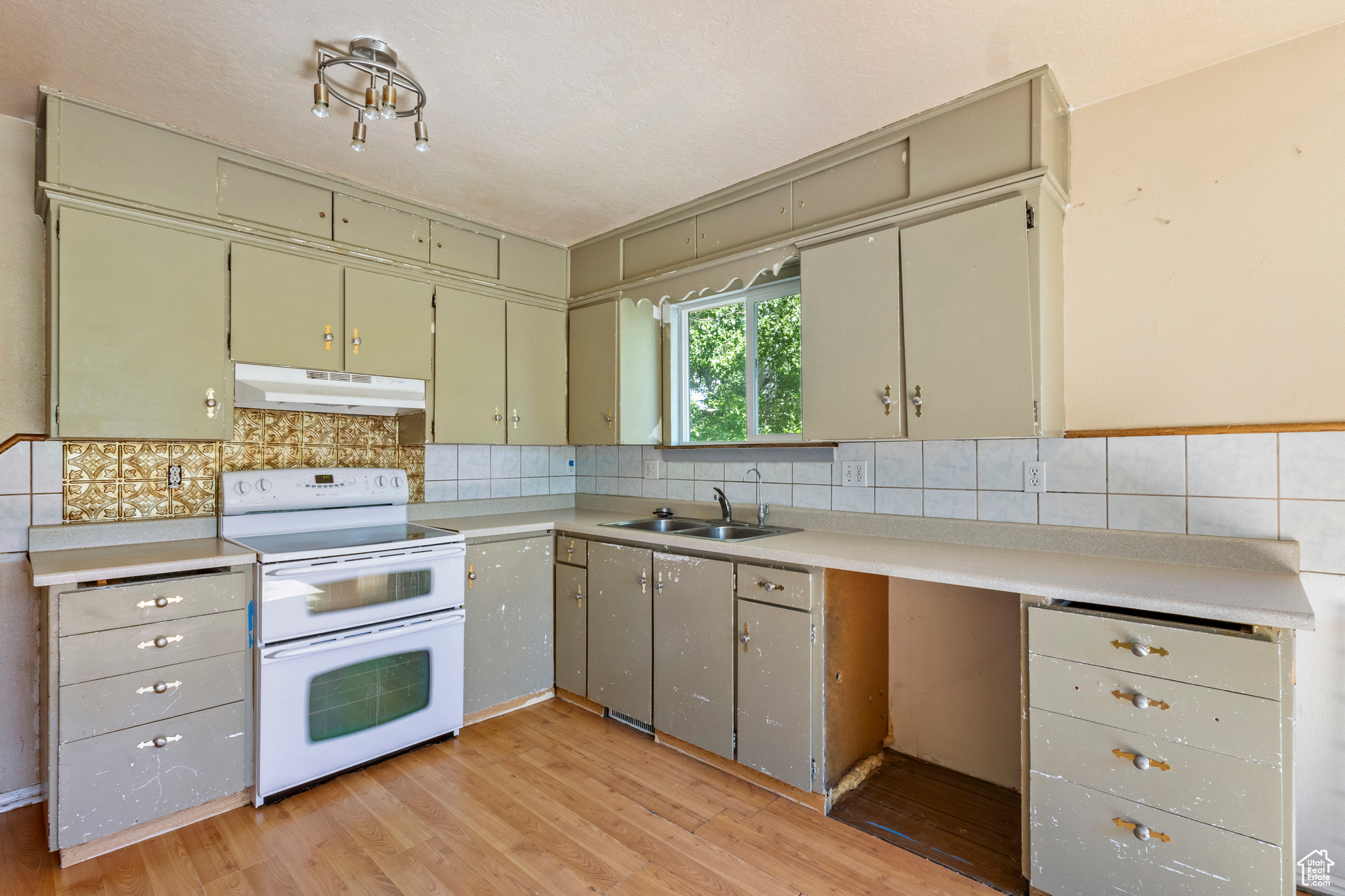 793 E 100, Hyrum, Utah image 3