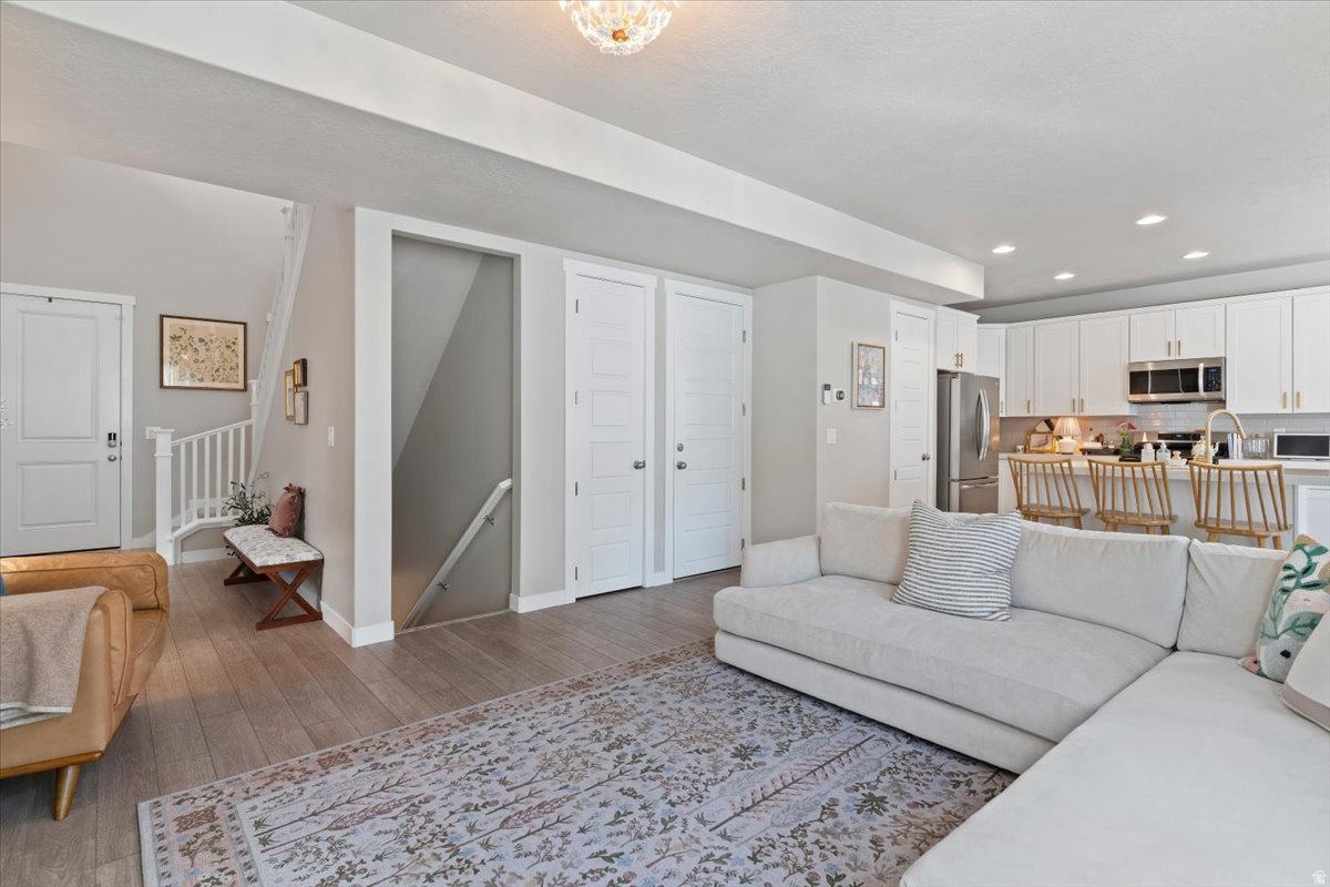 COTTAGES ON MAIN 222 - Residential