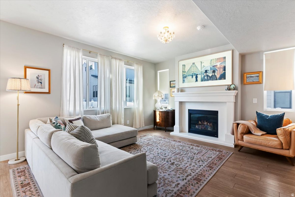 COTTAGES ON MAIN 222 - Residential