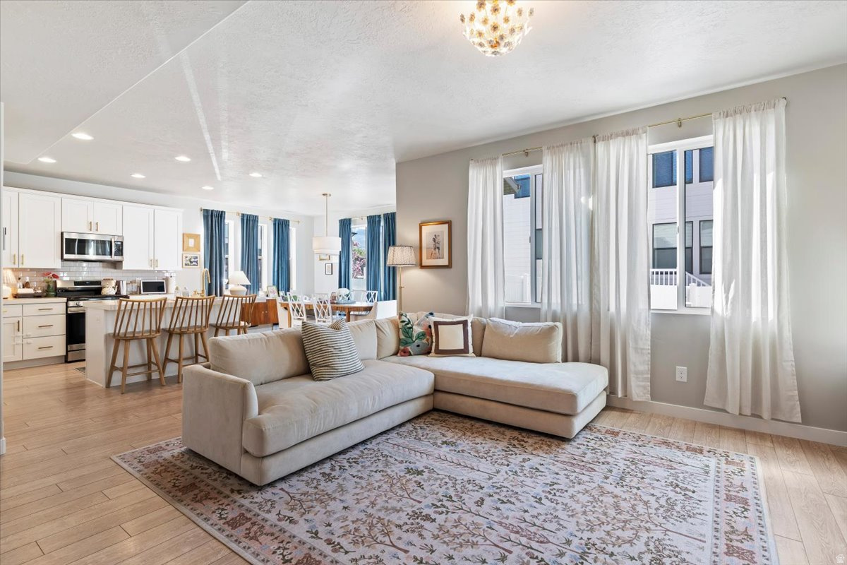 COTTAGES ON MAIN 222 - Residential