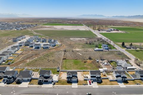 Tiny photo for 2927 W COASTLINE DR S, Syracuse, UT 84075 (MLS # 2145944)
