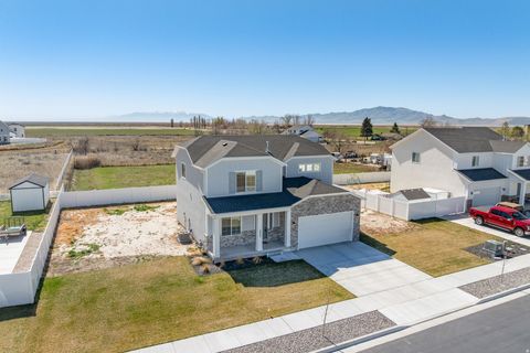 Tiny photo for 2927 W COASTLINE DR S, Syracuse, UT 84075 (MLS # 2145944)