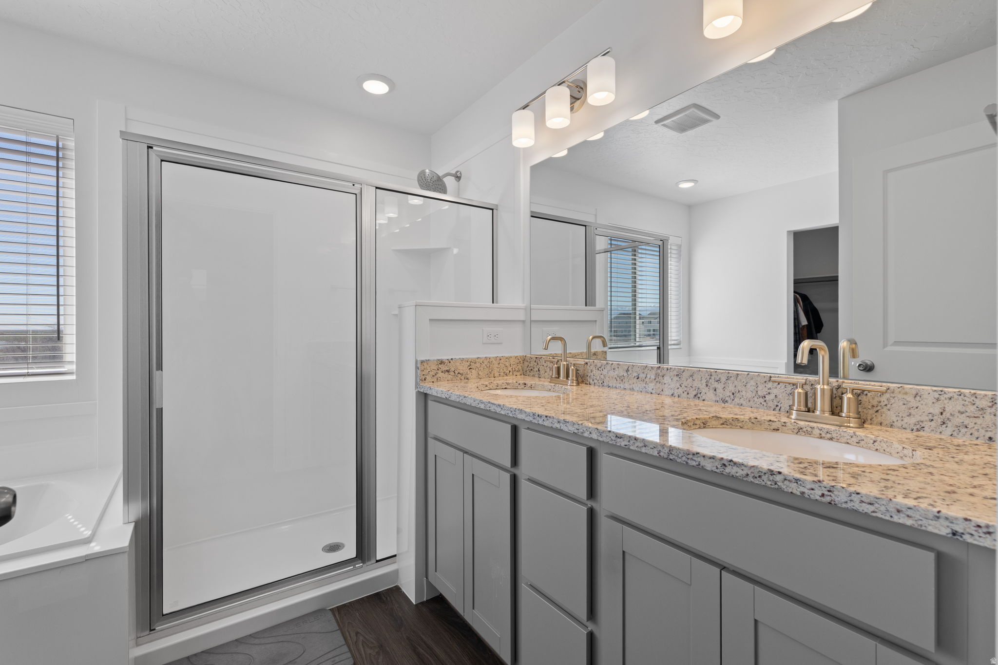 SHORELINE VIEW - Residential