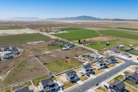Tiny photo for 2927 W COASTLINE DR S, Syracuse, UT 84075 (MLS # 2145944)