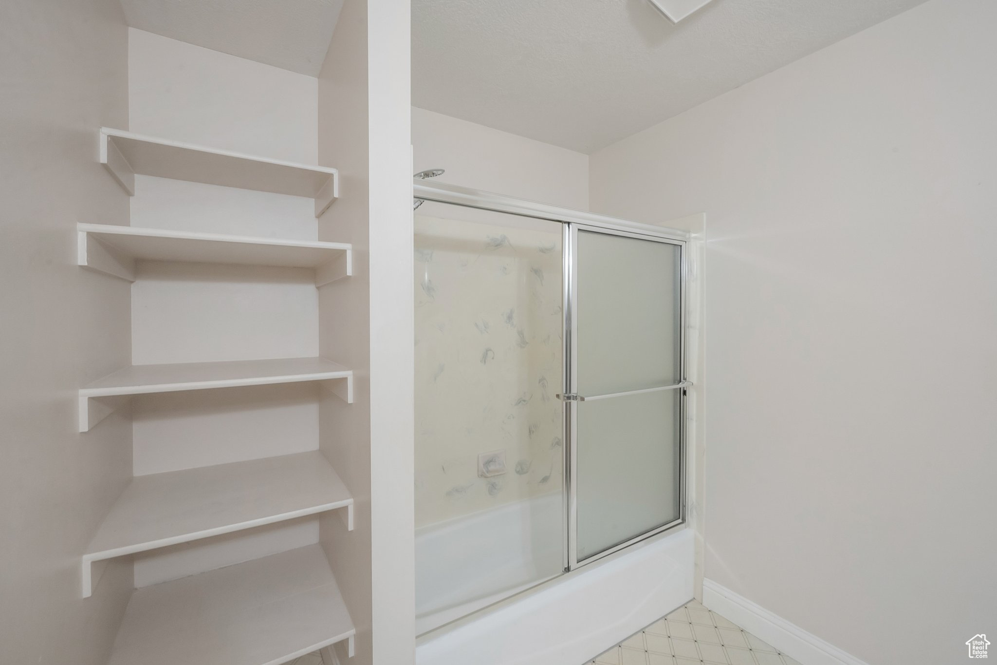 CASTLE GATE - Residential