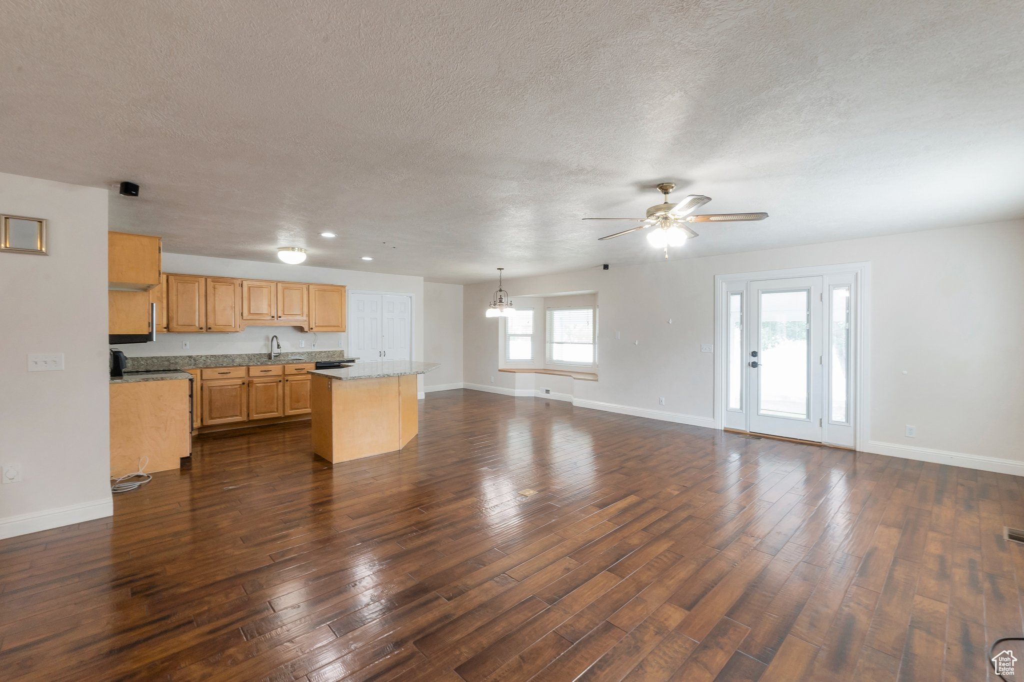 CASTLE GATE - Residential