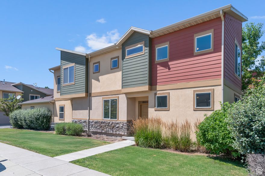 Discover this beautifully maintained former model townhome in the heart of Farmington! Featuring upgraded cabinets and countertops, this home has been well maintained and ready for its new owner! The 2 car deep garage adds plenty of space for vehicles and storage as well! Ideally located just minutes from freeway access, Station Park, Lagoon Amusement Park, and scenic canyon trails for easy access! Enjoy top-tier community amenities including a clubhouse, pool, spa, and the addition of a brand new dog park! Schedule your showing today to see all this great home has to offer!